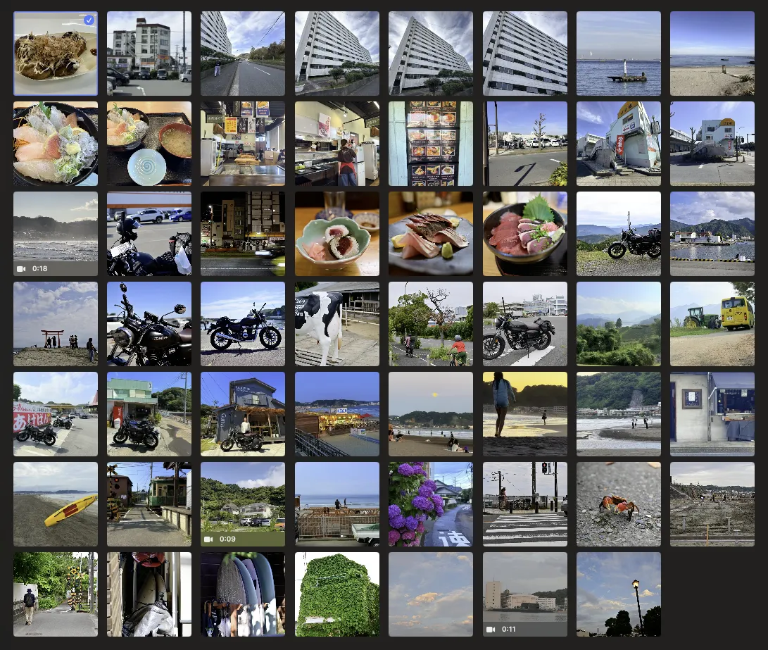 Photo library grid in Chrova