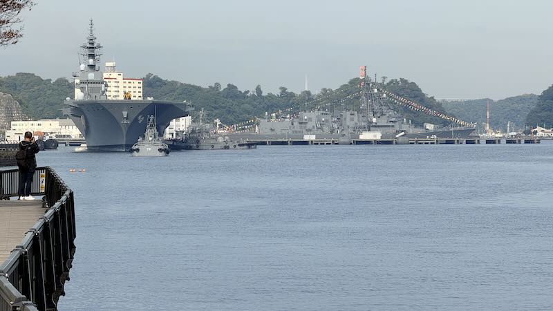 軍艦に何か飾りが
